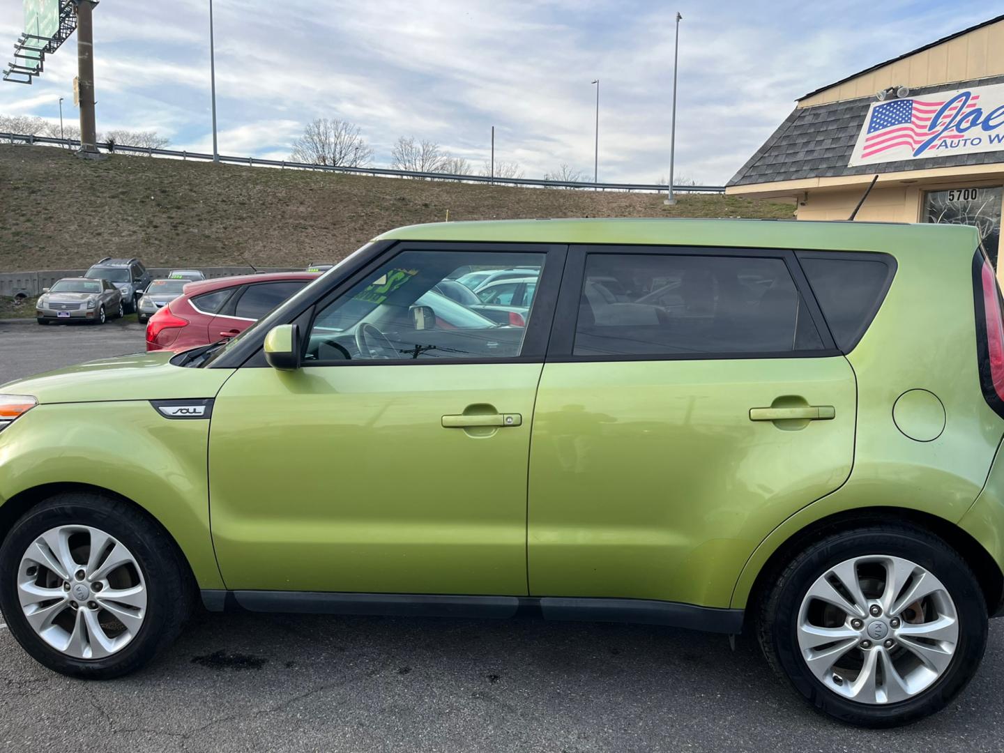 2016 Green /Black Kia Soul + (KNDJP3A5XG7) with an 4 Cylinder engine, Automatic transmission, located at 5700 Curlew Drive, Norfolk, VA, 23502, (757) 455-6330, 36.841885, -76.209412 - Photo#2